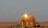Iran melakukan uji coba rudal buatan  baru
