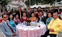 Deputi PM Laos merayarakan Hari Raya Tet dengan diaspora Vietnam di Xieng Vang