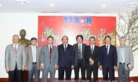 Deputi PM VN Nguyen Xuan Phuc mengunjungi Kantor Berita Vietnam