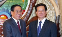 PM Vietnam Nguyen Tan Dung  mengadakan pertemuan dengan para pemimpin Laos dan Kamboja 