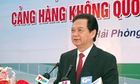 PM Vietnam, Nguyen Tan Dung menghadiri upacara pencangkulan pertama proyek memperluas pelabuhan udara  internasional Cat Bi.