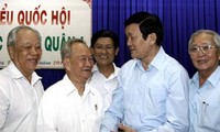 Presiden Vietnam Truong Tan Sang berkontak dengan pemilih kota Ho Chi Minh