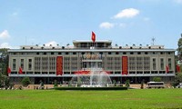 Kota Ho Chi Minh menyelenggarakan rapat umum memperingati Ult ke -38 Penyatuan Tanah Air