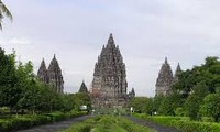 Menguak tabir  kompleks candi Prambanan-Indonesia