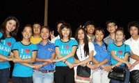 Rombongan  Perkemahan Musim Panas Vietnam-2013  mengadakan temu pertukaran dengan kaum pemuda kota Da Nang.