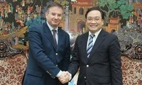 Deputi PM Vietnam, Hoang Trung Hai menerima Deputi Menlu Italia, Bruno Archi 