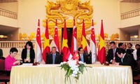 Aktivitas peringatan ultah ke-40 penggalangan hubungan diplomatik Vietnam- Singapura