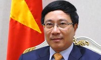 Politik konsekuen  Vietnam yalah membela dan mendorong hak manusia