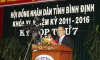 Propinsi Binh Dinh perlu membimbing rakyat melaksanakan UUD dan UU yang  baru