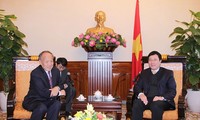 Memperkuat kerjasama diplomatik Rakyat Vietnam- Tiongkok
