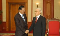 Tidak henti- hentinya memupuk hubungan Vietnam- Kamboja