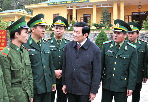 Presiden Vietnam, Truong Tan Sang mengunjungi Komandan dan prajurit Komando  Perbatasan