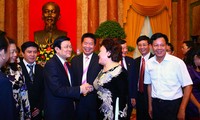 Presiden Vietnam, Truong Tan Sang menerima para wirausaha wanita tipikel