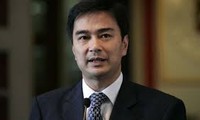 Thailand : pemimpin oposisi Abhisit meminta menunda pemilu