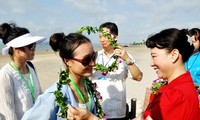  Vietnam menyambut kedatangan 2.600 wisatawan mancanegara ke Teluk Ha Long melalui jalan  laut