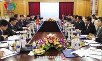 PM Vietnam, Nguyen Tan Dung menerima Bunthong Chitmani,  Inspektor Jenderal  Pemerintah Laos