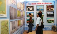 Pameran gambar  dan foto tentang kedaulatan laut dan pulau Vietnam