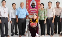  Memperhatikan dan memikirkan kaum lansia Vietnam