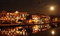 Kota Hoi An mengadakan acara  evaluasi masa 16 tahun pelaksanaan “Malam di kota kuno”.