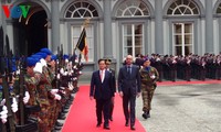 PM Vietnam, Nguyen Tan Dung melakukan pembicaraan dengan PM baru Belgia, Charles Michel