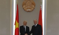 Sekjen KS PKV, Nguyen Phu Trong  bertemu  dengan Ketua Dewan Republik Belarus