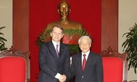 Sekjen KS PKV, Nguyen Phu Trong menerima Ketua Duma Negara Federasi Rusia