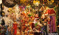 Suasana menyambut Hari Natal di kota Hanoi