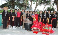 Tim tarian barongsai kecamatan Luong Hoa kabupaten Giong Trom, propinsi Ben Tre