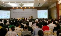 Upacara mengumumkan Laporan tahunan badan-usaha Vietnam tahun 2014