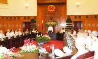 PM Nguyen Tan Dung bertemu dengan wakil veteran perang dan pemuda pembidas