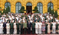Pertemuan 70 anggota Serikat Buruh teladan yang  tipikel kekuatan Tentara Rakyat dan Keamanan Publik  Rakyat