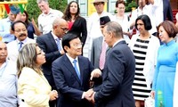 Presiden Truong Tan Sang bertemu dengan para hadirin Konferensi ke-7 Asia-Pasifik bersolidaritas dengan Kuba