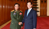 PM Vietnam, Nguyen Tan Dung menerima Kepala Staff Umum Tentara Rakyat Laos