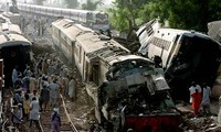  Kecelakaan  kereta express terjadi di Pakistan yang mengakibatkan 100 korban