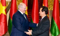 PM Vietnam, Nguyen Tan Dung melakukan pertemuan dengan Presiden Belarus