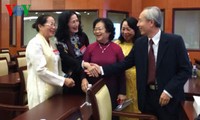 Kota Ho Chi Minh melakukan pertemuan berbagai generasi anggota Majelis Nasional 
