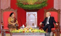 Sekjen KS PKV, Nguyen Phu Trong menerima Utusan Istimewa dari Sekjen Partai RR Laos