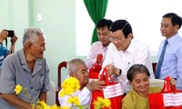 Presiden Truong Tan Sang mengucapkan selamat Tahun Baru kepada dua propinsi Vinh Long dan Dong Thap