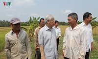 Sekjen KS PKV, Nguyen Phu Trong  melakukan temu kerja di propinsi Ben Tre