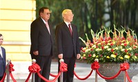 Sekjen, Presiden RDR Laos, Bounhang Volachith memulai kunjungan persahabatan resmi di Vietnam