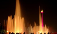  Monas- Jakarta menyerap kedatangan banyak turis