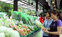 Pergi ke pasaran hasil pertanian bersih pada  akhir hari pekan