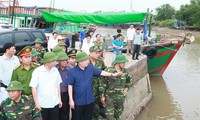 Deputi PM Pemerintah, Trinh Dinh Dung melakukan kunjungan kerja di kota Hai Phong