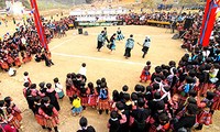 Warga etnis minoritas Mong menjaga adat –istiadat tradisional