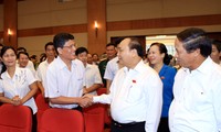  PM Vietnam, Nguyen Xuan Phuc  menerima pemilih kota Hai Phong