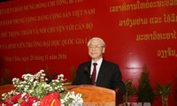 Nguyen Phu Trong melakukan ceramah di Universitas Nasional Laos