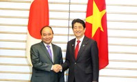 PM Jepang Shinzo Abe dan Istri mengakhiri dengan baik kunjungan resmi di Vietnam 