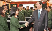 Presiden  Tran Dai Quang merngucapkan selamat Hari Raya Tet  di  Kantor Presiden