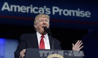 Protes terhadap larangan Presiden AS, Donald Trump yang tidak mengundang media ikut jumpa pers 
