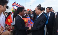 PM Nguyen Xuan Phuc tiba di Phnom Penh, memulai kunjungan resmi di Kerajaan Kamboja